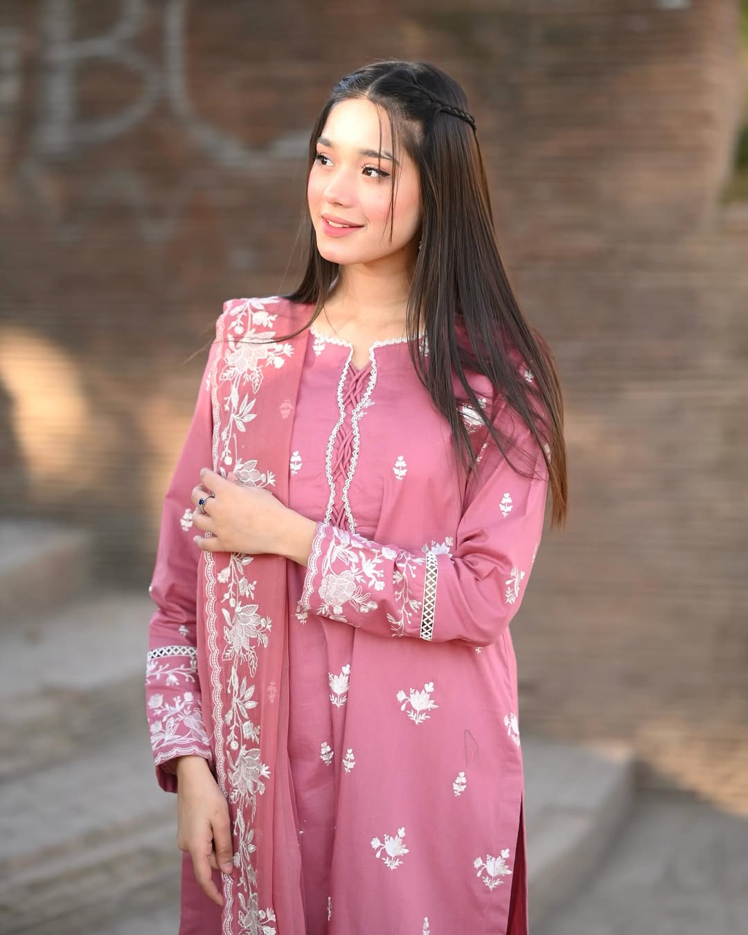 NAZNEEN LAWN 3PC