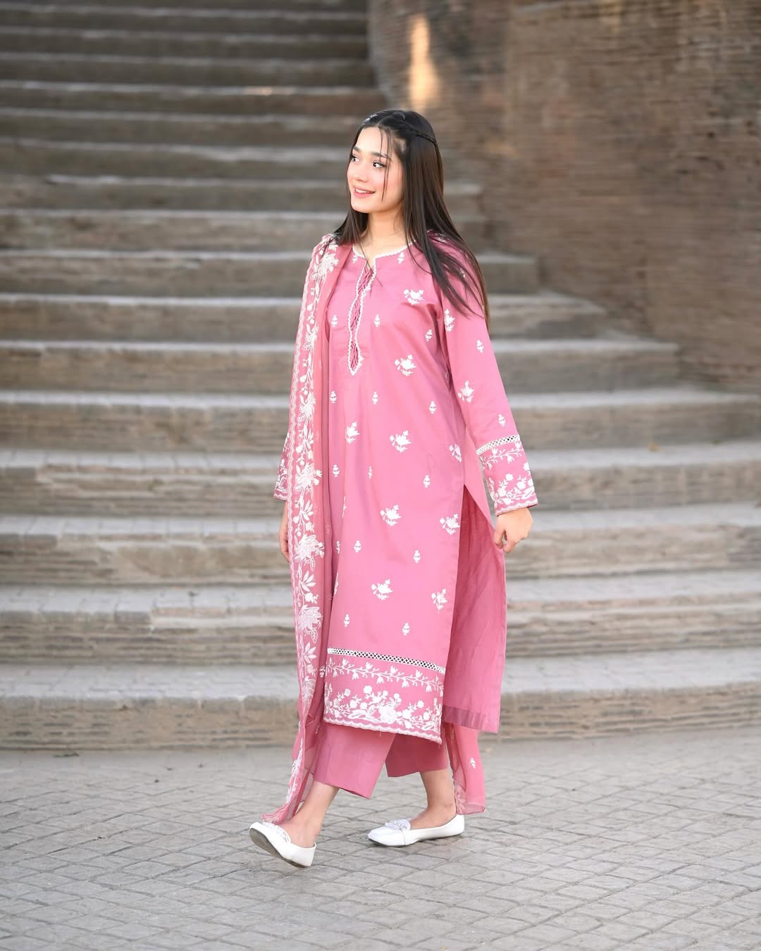 NAZNEEN LAWN 3PC